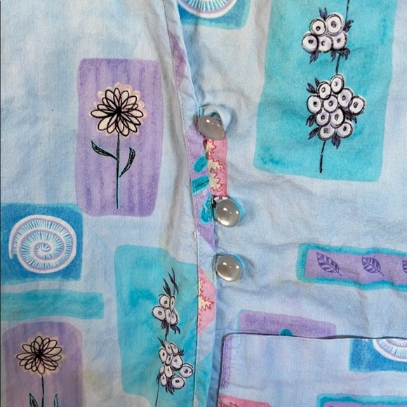 White Cross Scrub Top. - Picture 2 of 3